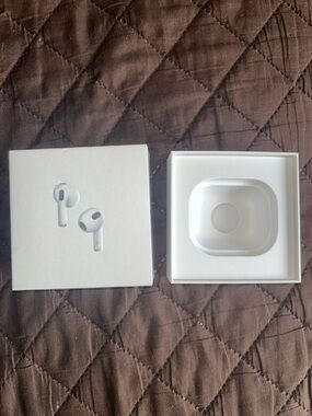 Apple White AirPods Pro Replacement Earbud Case Packaging